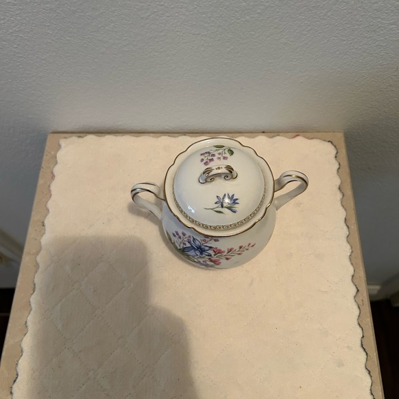 Shelley WILD FLOWERS Gainesborough 4.75" Sugar Bowl - Picture 5 of 12